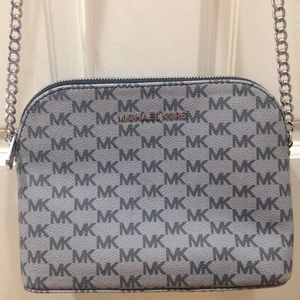 HP🎉 NWOT Michael Kors Grey Black Crossbody Bag